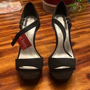 Hot Tomato size 10 black open toe heels